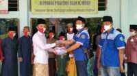 IWO Lampung Utara bagi-bagi masker-2 IWO Lampura bagi masker ke Pondok Pesantren Islam Al Mursin. IWO Lampura kampanye pencegahan COVID-19 sambil bagi-bagi masker. (foto: Dok. IWO Lampura)