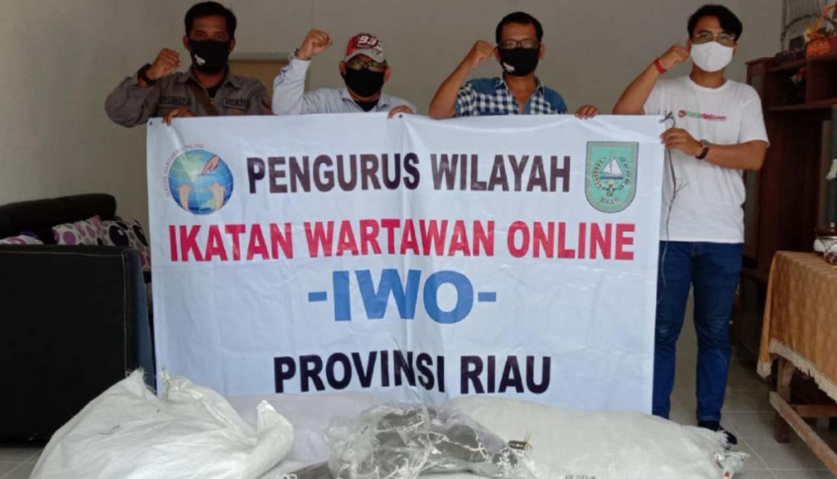 IWO Riau dapat bantuan 10.000 lembar masker dari Kapolda, untuk dibagikan secara gratis kepada masyarakat. (foto: istimewa)