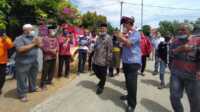 Soerya Respationo bersama para pendukungnya saat berkunjung ke Karimun. Terkesan sambutan meriah pendukung, Soerya ingin segera ke Karimun lagi. (foto: yra)