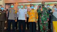 Bupati Inhil terima kunjungan BNN Provinsi Riau Disambut Bupati Inhil, Kepala BNN Riau bahas agenda penting soal P4GN. Bupati Inhil dan pejabat terkait berfoto bersama Kepala BNN Provinsi Riau di sela kunjungannya. (foto: abd)