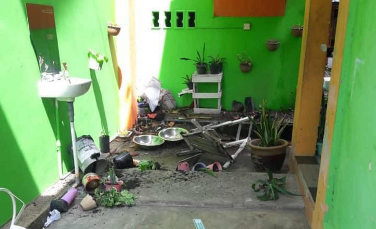 Fasilitas toilet juga diduga dirusak orang tak dikenal.