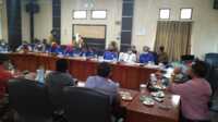 Tiga tuntutan karyawan Karimun Granite dibawa ke DPRD, ini respon wakil rakyat. Suasana hearing dengan DPRD Karimun. (foto: PS)