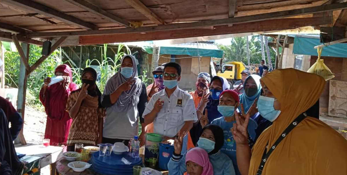 Pasangan Bersinar menggelar kampannye. (foto: facebook)