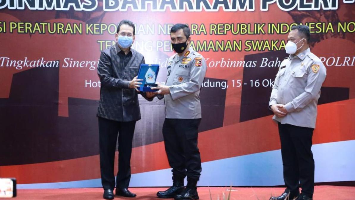 Kabaharkam buka rakor korbinmas Kepala Badan Pemelihara Keamanan (Kabaharkam) Polri, Komjen Pol Agus Andrianto, secara resmi membuka Rapat Koordinasi Korbinmas Baharkam Polri-ABUJAPI di Hotel Savoy Homann, Bandung, Jawa Barat, Kamis, (15/10/2020). (foto: istimewa)