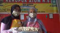 Kerupuk Atom HS, UMKM di Kabupaten Karimun bertahan dan berinovasi di tengah pandemi COVID-19. (foto: istimewa)
