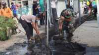 Kodim-Polres Inhil gotong royong bersih got Kodim-Polres Inhil kerja bhakti bersih-bersih got di Tembilahan. (foto: abd)