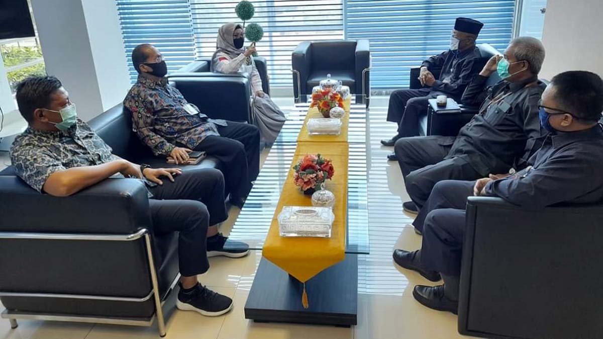 Kunjungan Misharti ke BPS Riau Anggota DPD Misharti berdiskusi dalam kunjungannya ke BPS Riau. (foto: istimewa)