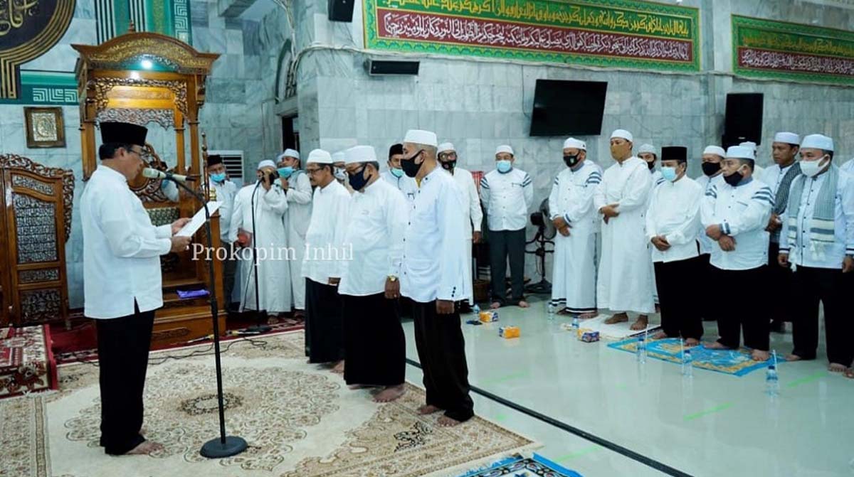 Bupati Inhil HM Wardan melantik pengurus IPHI periode 2020-2025). (foto: Humas Prokopim Pemkab Inhil)