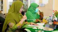 Muslimat NU Inhil-1 Hj. Zulaikhah Wardan membuka kegiatan revitalisasi Perangkat Muslimat NU, Rabu (28/10/2020). (Foto: Humas Prokopim Pemkab Inhil)