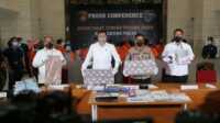bareskrim tangkap pembobol akun grab Konferenasi pers pengungkapan kasus pembobolan rekening dan akun Grab di Mabes Polri. Siber Bareskrim Polri tangkap pembobol rekening dan akun Grab, kerugian Rp21 miliar. (foto: istimewa)