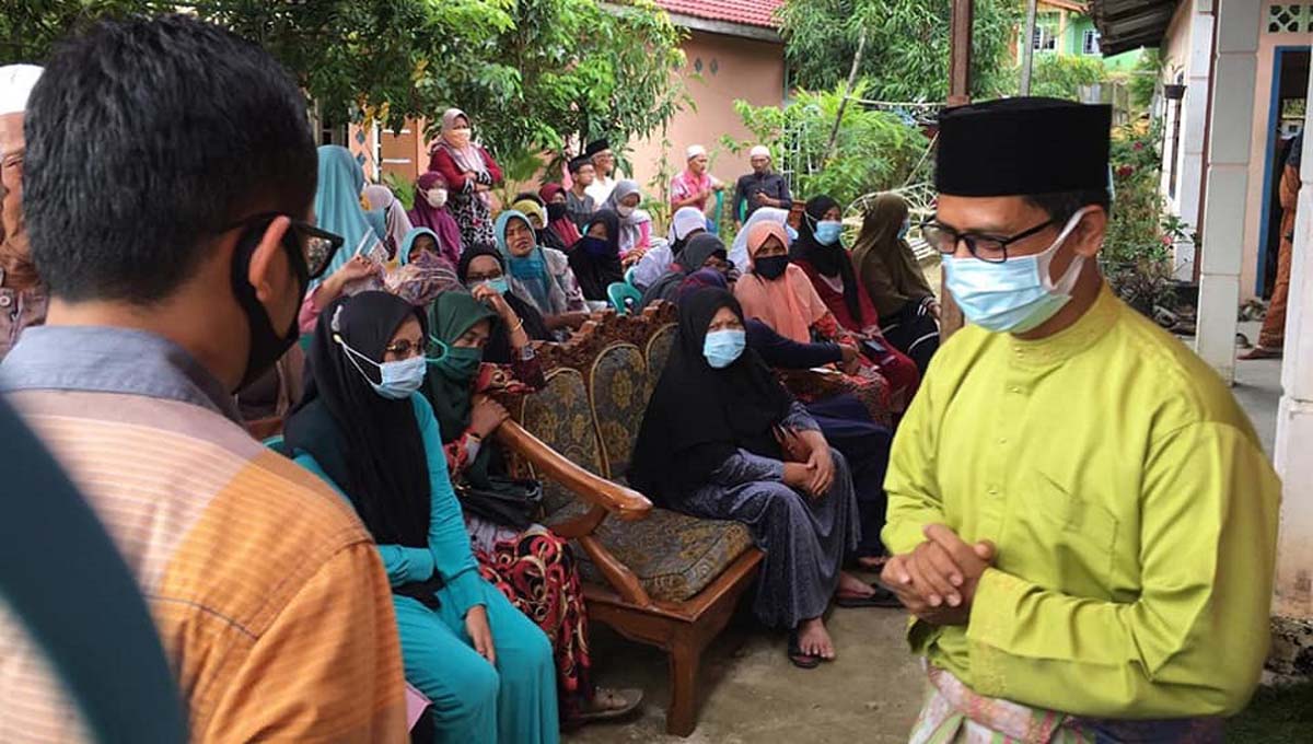Calon Bupati Karimun Nomor Urut 2 Iskandarsyah berkampanye di hadapan para pendukungnya. (foto: facebook)