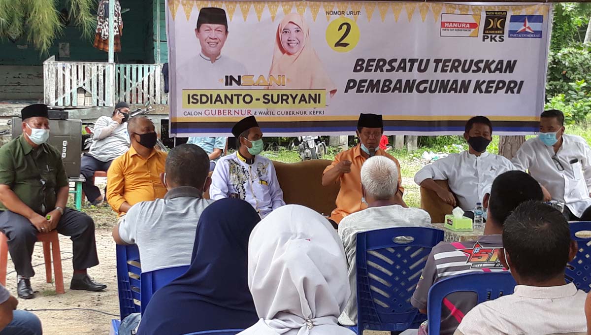 kampanye isdianto Calon Gubernur Kepri nomor urut 2 Isdianto berkampanye di Pantai Pongkar, Desa Pongkar, Kecamatan Tebing, Kabupaten Karimun. Kampanye di Pongkar Karimun, Isdianto: saya ingin Kepri punya BLK. (foto: rdi)