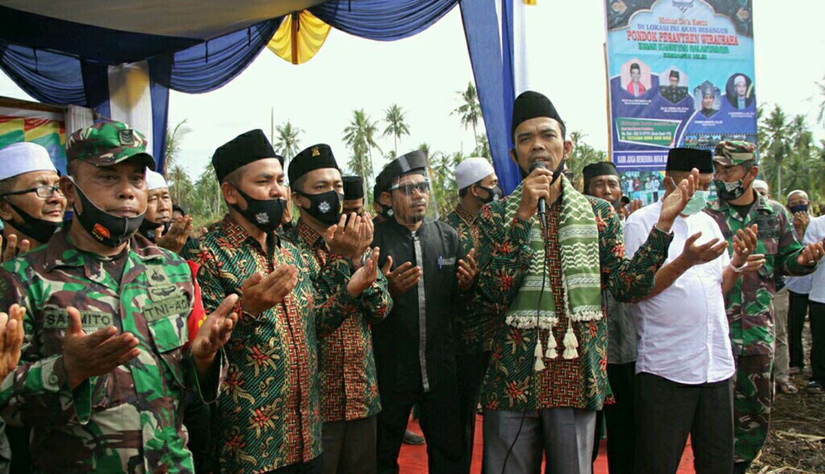 kunjungan ustad abdul somad ke belantaraya Kunjungan UAS ke Desa Belantaraya, Inhil. (foto: istimewa)