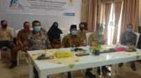 lima desa di Inhil kini terang benderang Bupati Inhil, HM Wardan didampingi Manajer UPT3 Rengat, Erwin Gunawan menghadiri peresmian secara virtual Desa Berlistrik untuk 5 desa di Inhil, Selasa (27/10/2020). (foto: abd)