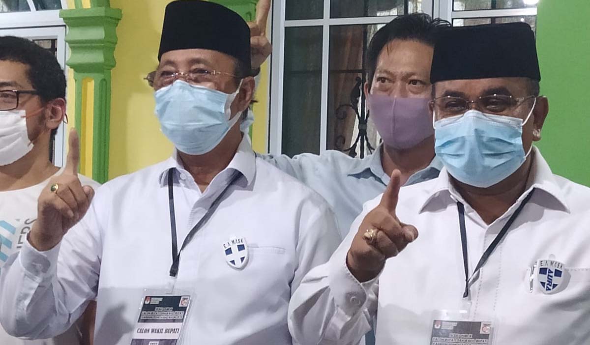 pasangan arah - aunur rafiq-anwar hasyim Pasangan nomor urut 1 Aunur Rafiq-Anwar Hasyim dengan jargon ARAH usai mengikuti depat terbuka yang digelar KPU Karimun Minggu lalu. (foto: jurnalterkini.id/yra)