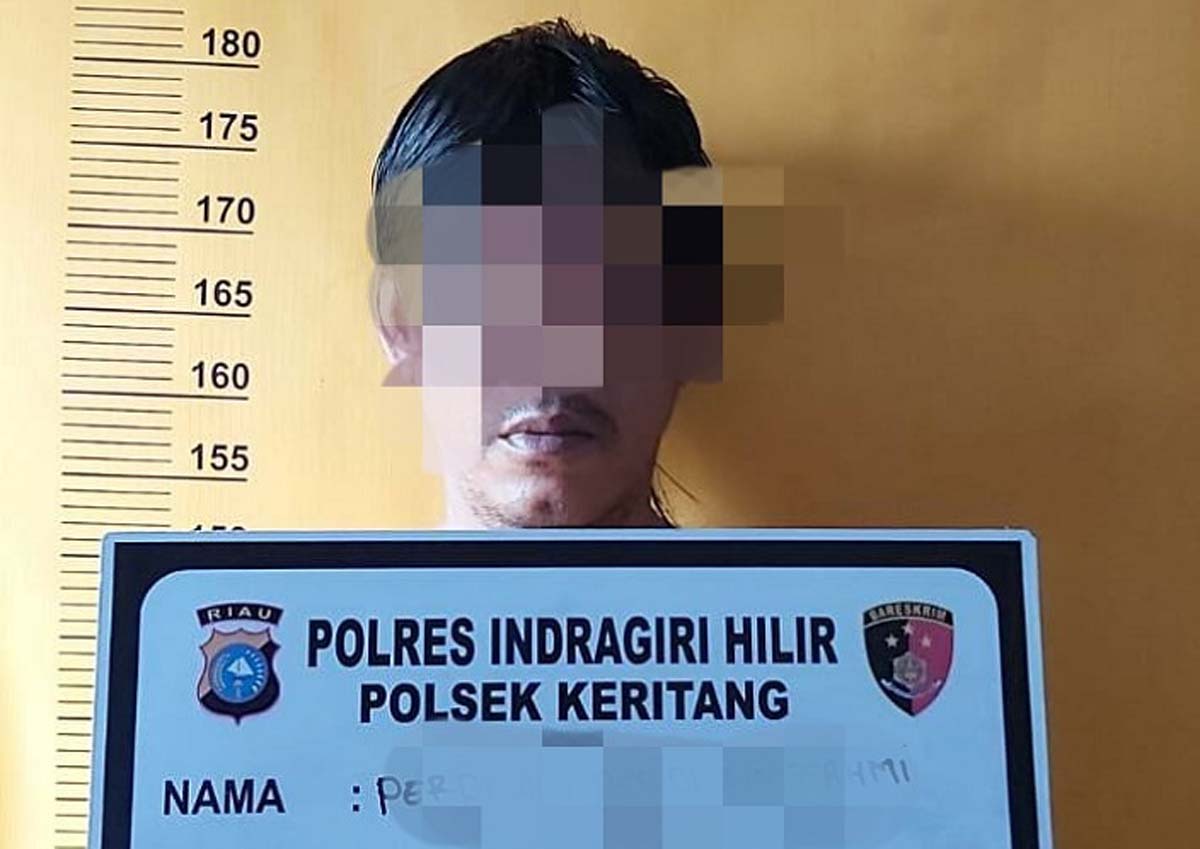 Tersangka pengedar sabu di Kotabaru, PR, setelah diamankan polisi. (foto: istimewa)