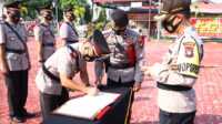 Jabatan Kabag Ops dan dua kapolsek di Karimun diserahterimakan, ini penggantinya. Kapolres Karimun AKBP Muhammad Adenan memimpin upacara sertijab. (foto: Dok. Humas Polres Karimun)