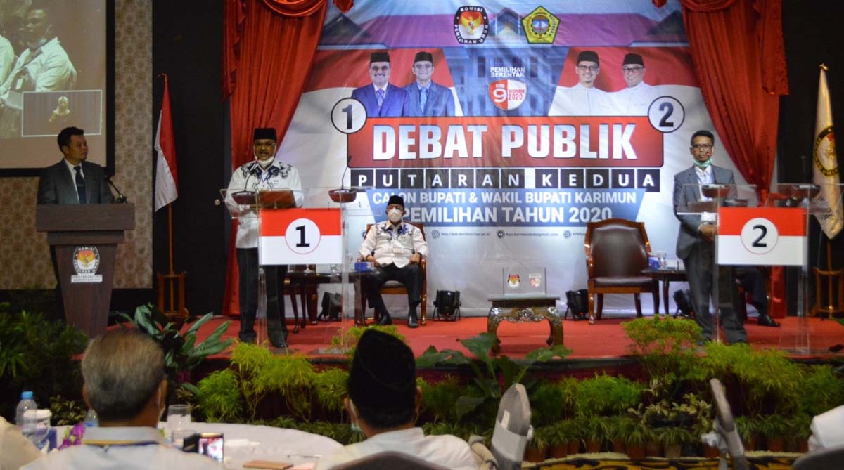 Debat putaran kedua arah karimun Calon Bupati Karimun nomor urut 1 Aunur Rafiq dan nomor urut 2 Iskandarsyah adu visi dan misi dalam debat putaran kedua yang digelar KPU Karimun, Minggu (8/11/2020).