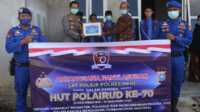 HUT Polairud ke-70 Kapolres Inhil AKBP Dian Setyawan memberikan bantuan sembako saat anjangsana ke panti asuhan dalam rangka HUT ke-70 Polairud, Kamis (12/11/2020). (foto: abd)