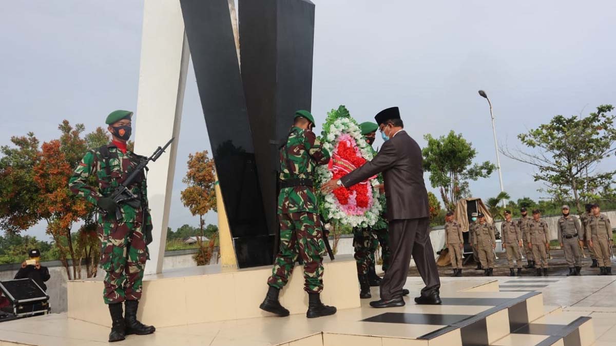 Hari Pahlawan di Inhil Peringatan Hari Pahlawan di Indragiri Hilir diisi dengan tabur bunga di Makam Pahlawan Yudha Bhakti Tembilahan.