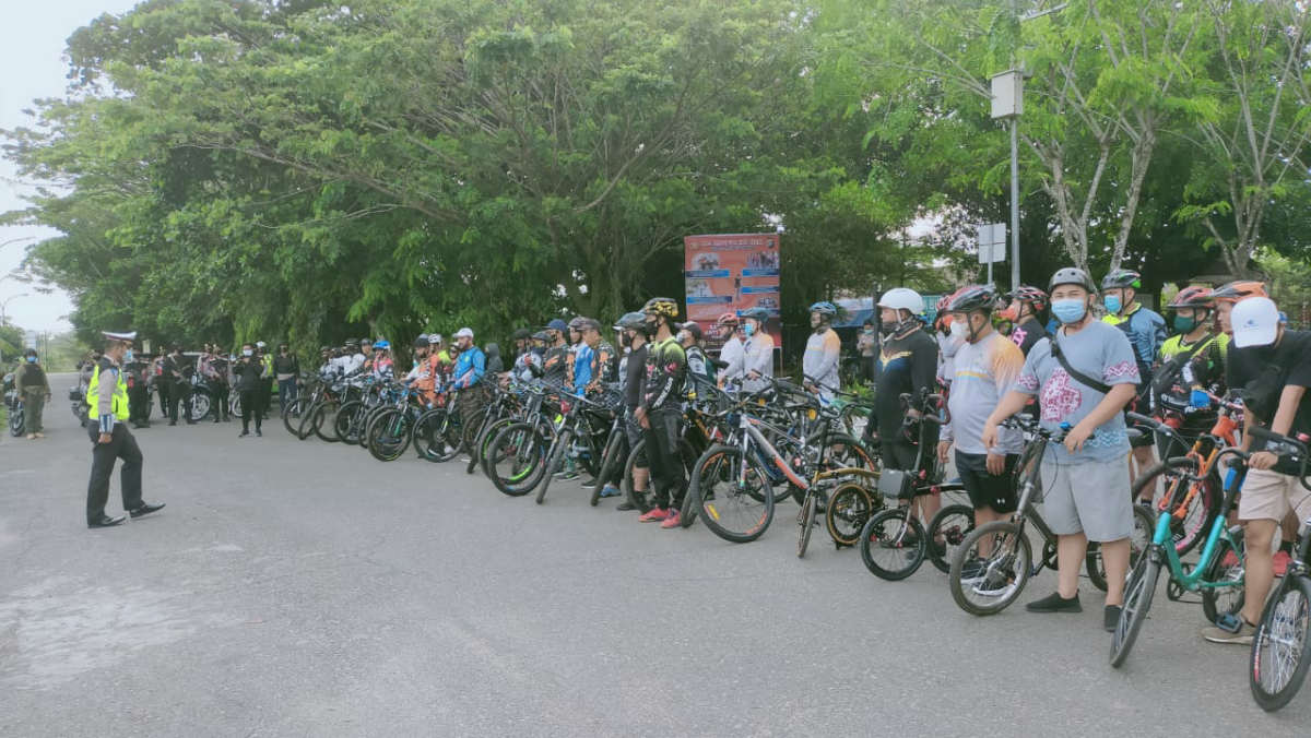 Polres Inhil launching Tim Khusus Anti Begal Sepeda bersama 10 komunitas sepeda, Minggu (1/11/2020). (Foto: Dok Humas Polres Inhil)
