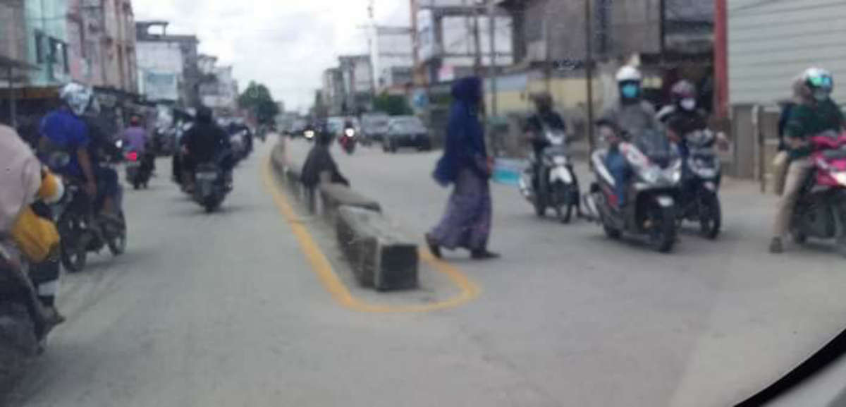 IMG-20201113-WA010120201113 Pengemis di lampu merah jalan Tembilahan marak,. (foto: abd)