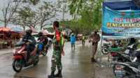 Operasi disiplin protokol kesehatan Inhil Meskipun hujan dan musim pasang tinggi, Satgas Covid-19 tetap semangat gencarkan gaplin di Kota Tembilahan. (foto: abd)