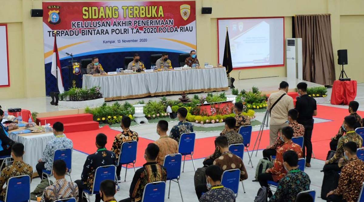 Penerimaan Bintara Polri Polda Riau Kapolda Riau memimpin sidang terbuka kelulusan akhir penerimaan terpadu bintara Polri T.A 2020 Polda Riau. (foto: Dok. Humas Polda Riau)