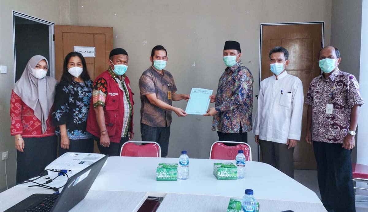 Pertemuan Ria Saptarika dengan Dinas Kesehatan Batam Anggota DPD RI Ria Saptarika menggelar pertemuan dengan Kepala Dinas Kesehatan Kota Batam dan jajaran. (foto: istimewa)