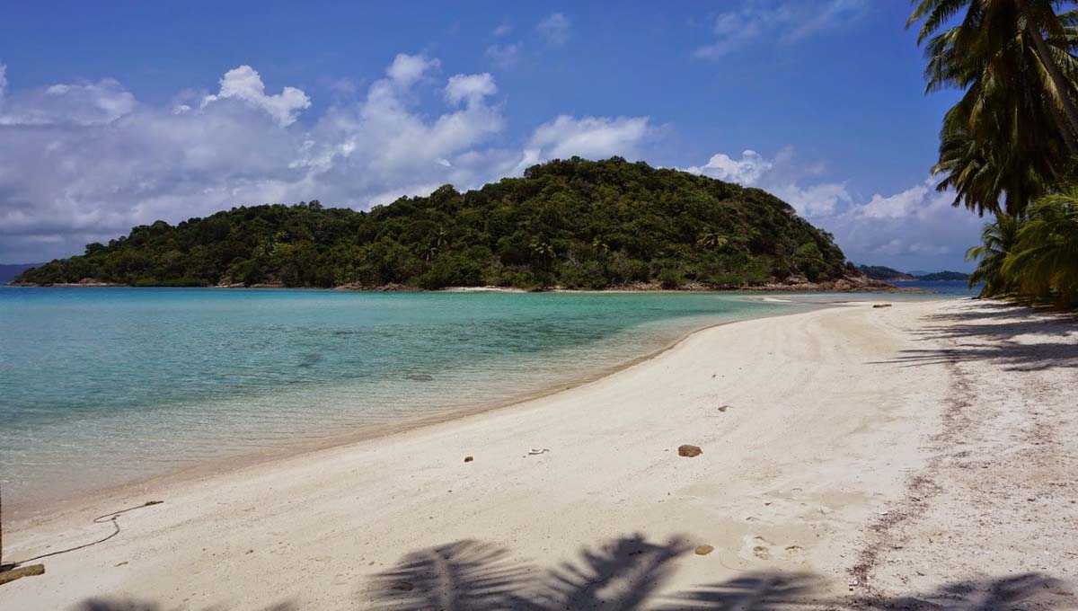 sertifikasi pulau rangsang pulau terluar-1 Salah satu garis pantai di Pulau Rangsang, Kepulauan Meranti. (foto: Dok. Ditjen PRL KKP)