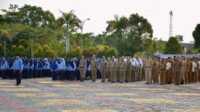 ASN Karimun upacara Ilustrasi: PNS dan honorer di lingkungan Pemerintah Kabupaten Karimun mengikuti apel pagi di Kantor Bupati Karimun beberapa waktu lalu.