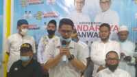 Calon Bupati Karimun Nomor urut 2 Iskandarsyah dalam konferensi pers di Sekretariat DPD PKS Karimun, Rabu (9/12/2020. Iskandarsyah mengklaim kemenangan pasanan Bersinar atas ARAH. (foto: yogi)