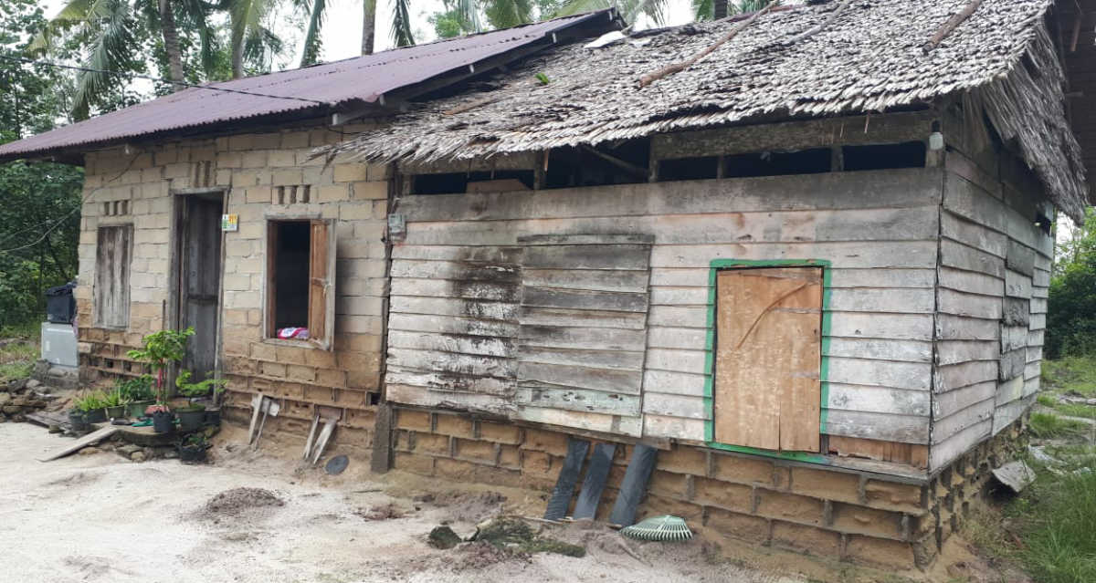 Rumah Azlan sebelum direnovasi. (foto: istimewa)
