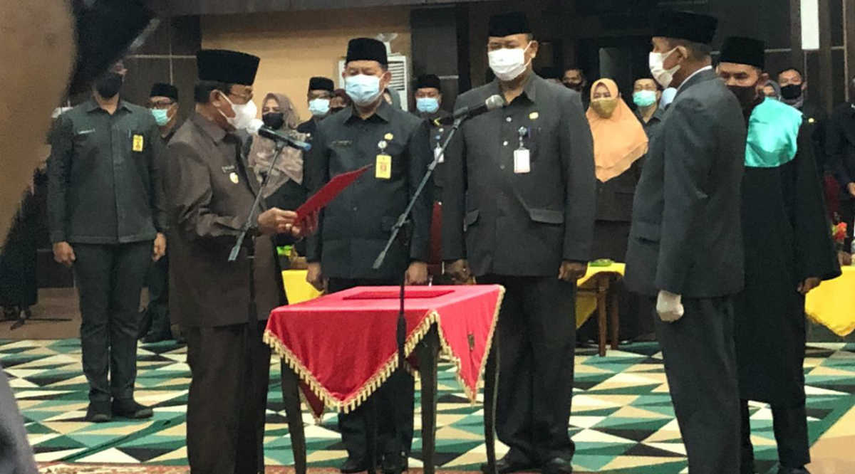 IMG-20201228-WA014020201228 Bupati Inhil HM Wardan melantik dan mengambil sumpah 12 pejabat eselon II, Senin (28/12/2020). (foto: abdullah)