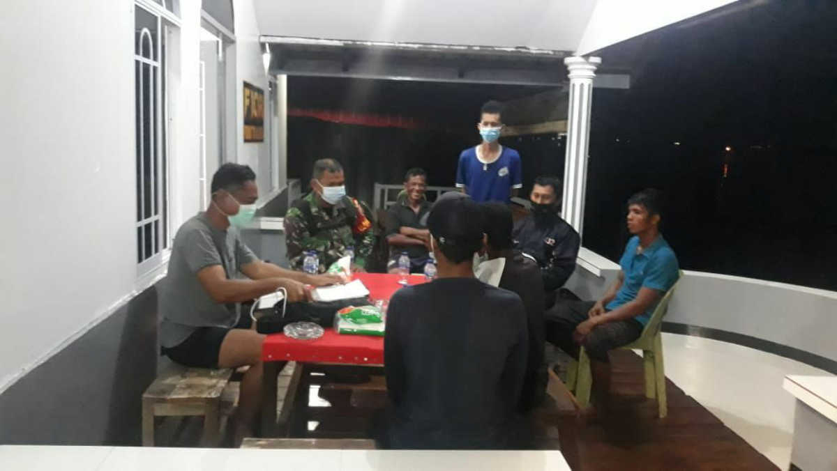 ABK Ditemukan Mengapung dekat Pulau Asam. Nakhoda KM Sinar saat mendatangi Posmat TNI AL Meral melaporkan salah seorang ABK yang terjatuh ke laut.
