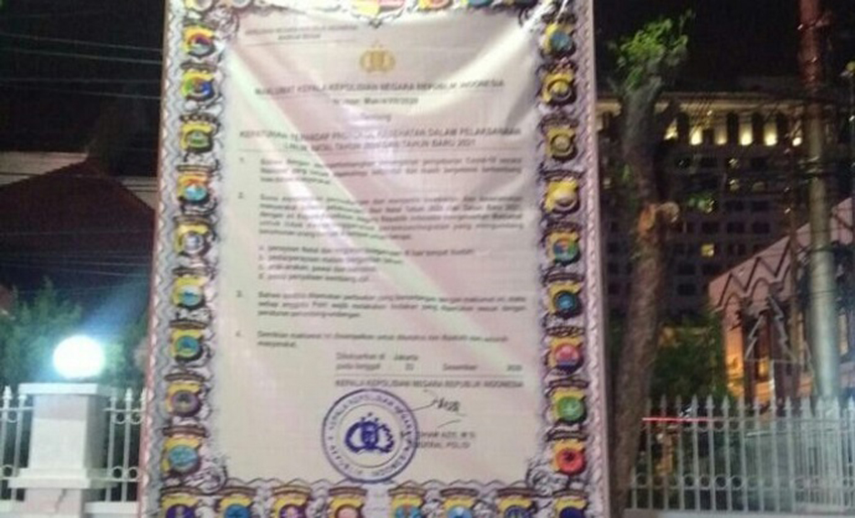 Maklumat Kapolri di Kota Medan Baliho Maklumat Kapolri terpampang di jalan protokol di Kota Medan Sumatera Utara, Senin (28/12/2020). (foto: ronald)