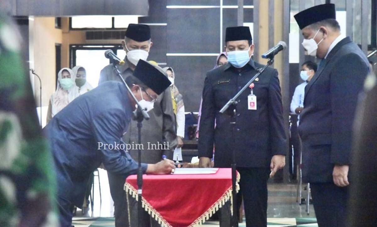 pelantikan sekda inhil Bupati Inhil HM Wardan melantik pejabat sekda yang baru atau definitif, Rabu (2/12/2020). (foto: Humas Prokopim Pemkab Inhil)