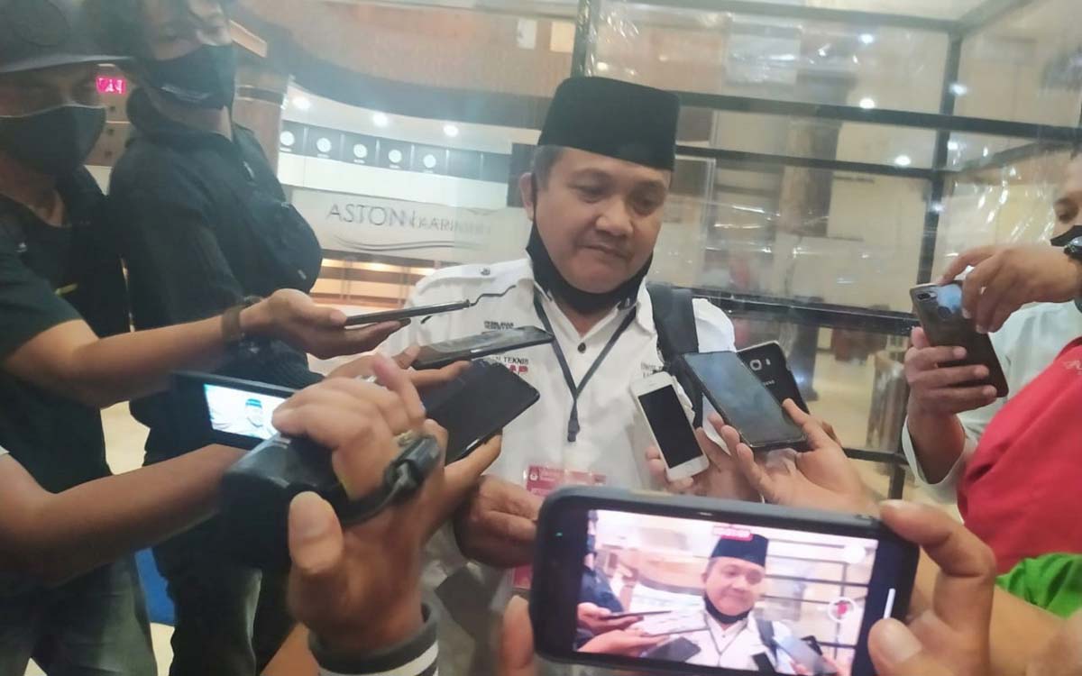 rapat pleno KPU Karimun Ketua KPU Karimun Eko Purwandoko diwawancara wartawan beberapa waktu lalu. (foto: yra)