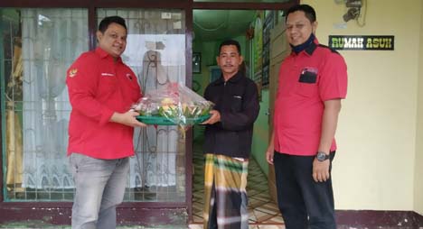 HUT ke-48, PDIP Inhil bagi-bagi tumpeng kepada masyarakat dan Panti Asuhan
