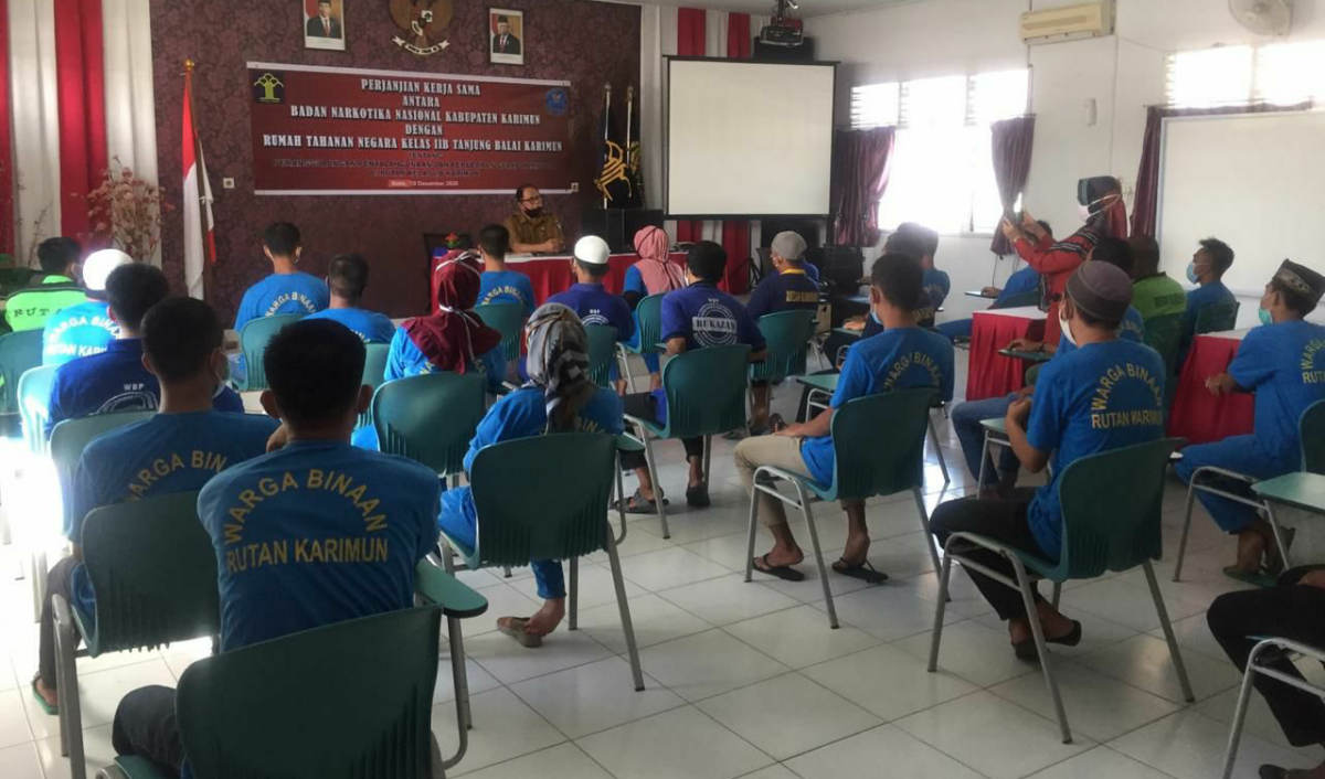 IMG-20210105-WA008220210105 Puluhan warga binaan Rutan Karimun ikuti program pembelajaran kesetaraan, paket C. (foto: yogi)