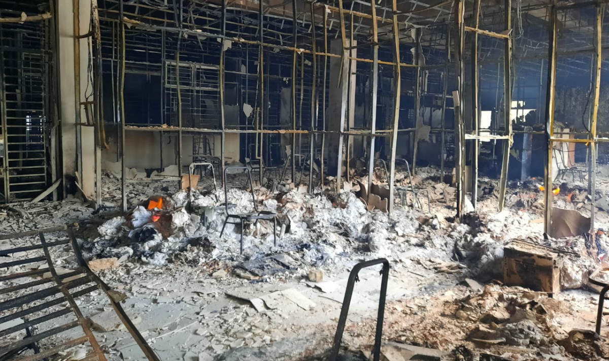 IMG-20210106-WA005820210106 Gedung E Perkantoran Pemkab Karimun yang terbakar dan menyisakan puing-puing, Rabu (6/1//2021) pagi.