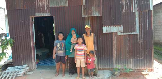 Rumah keluarga Galih sebelum dibedah.