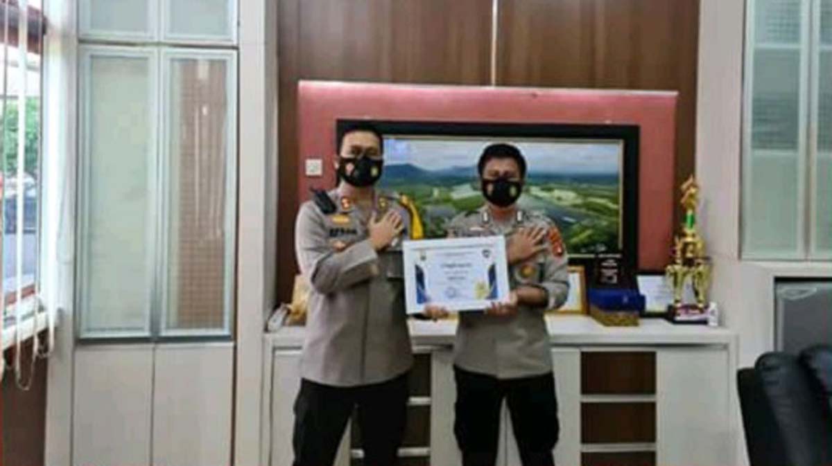 Polres Musi Rawas menerima penghargaan dari Polda Sumsel terkait penyusunan laporan keuangan. (foto: istimewa)