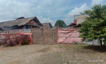 Kandang ayam tempat ditemukannya remaja yang gantung diri. (foto: abk)