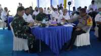 Lanal Tanjungbalai Asahan menggelar coffe morning membahas pengerukan alur sungai Asahan yang makin dangkal, Rabu (13/1/2021). (foto: daulay)
