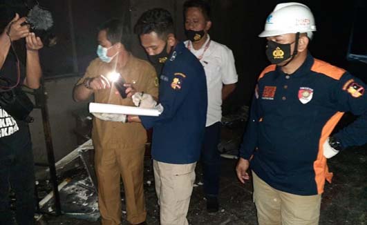 Tim Labfor diterjunkan selidiki penyebab kebakaran gedung Pemkab Karimun.