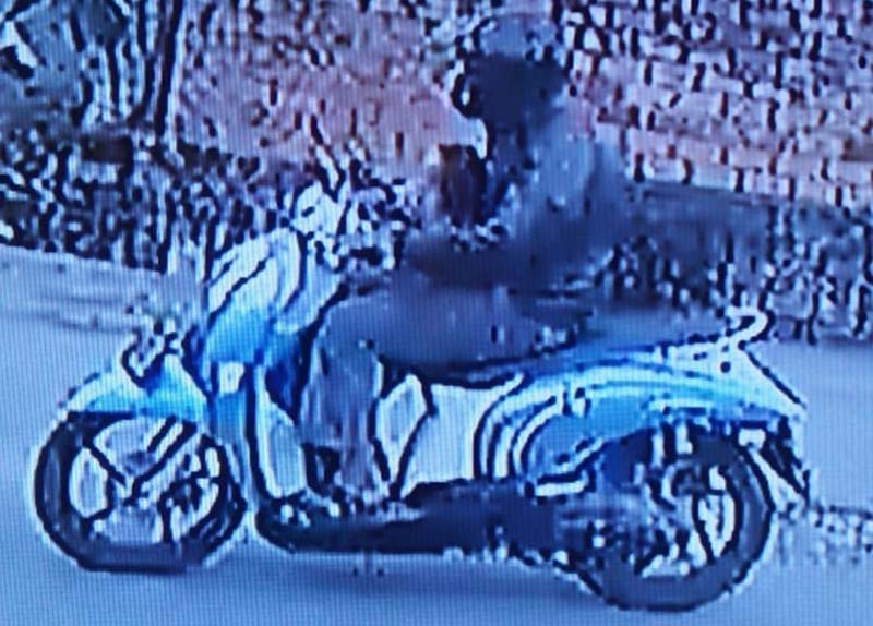 Bocah 4 tahun di Palembang diduga diculik Terekam CCTV, pengendara motor Honda Scoopy diduga culik bocah empat tahun di Palembang.