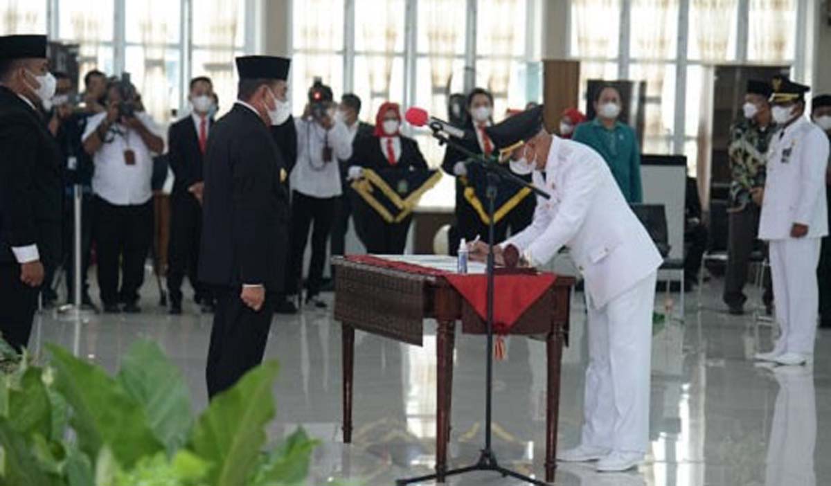 Bupati dan Wakil Bupati Asahan dilantik Pelantikan Bupati dan Wakil Bupati Asahan periode 2021-2024.
