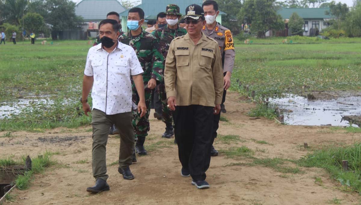 Tampil beda, Dandim 0314 ajak Forkopimda rapat di alam terbuka.