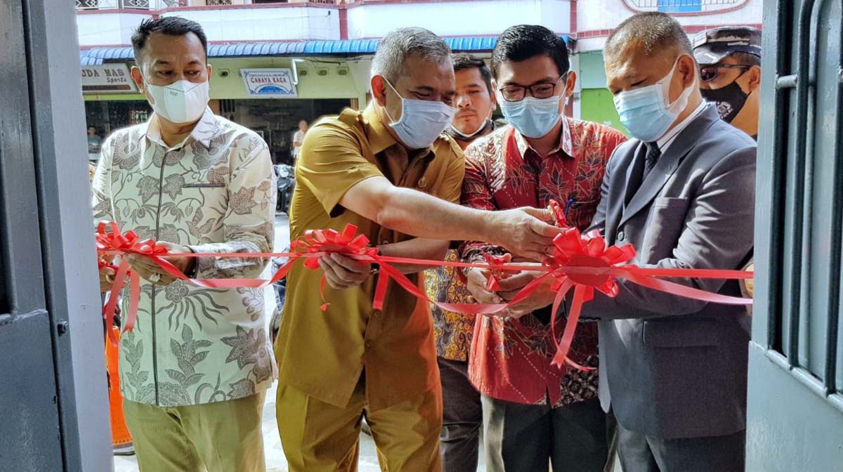 Kantor Advokat Tjuan An Selatpanjang Plh Bupati Kepulauan Meranti meresmikan Kantor Advokat Tjuan An SH and Partner, Selasa (23/2/2021). (foto: Dok. Humas Pemkab Meranti)